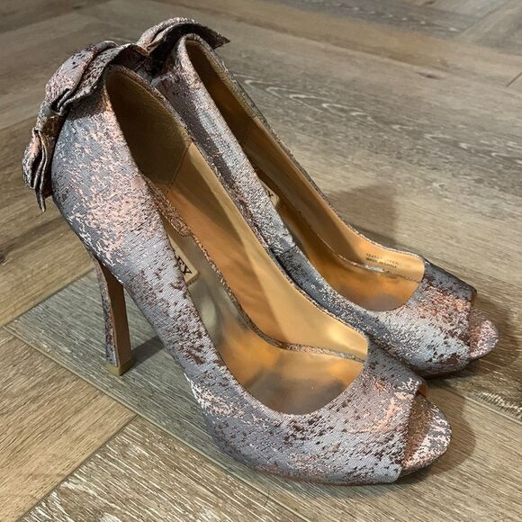 Badgley Mischka Macee Rose Bow Heel - Picture 2 of 8